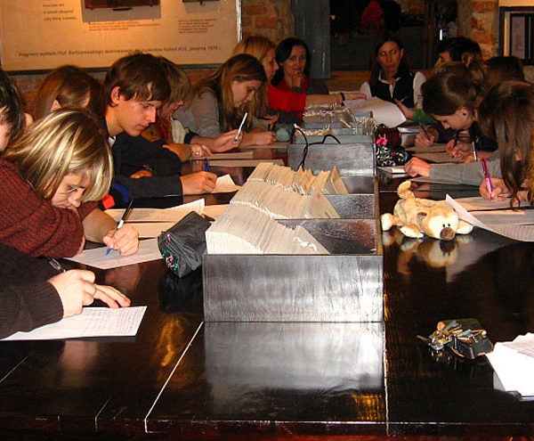 mlodziez pisze eseje