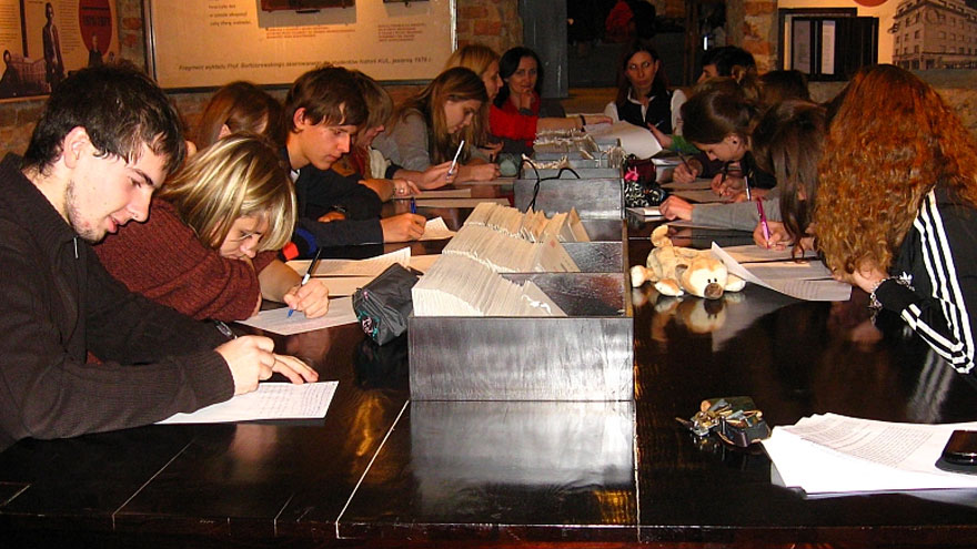 mlodziez pisze eseje