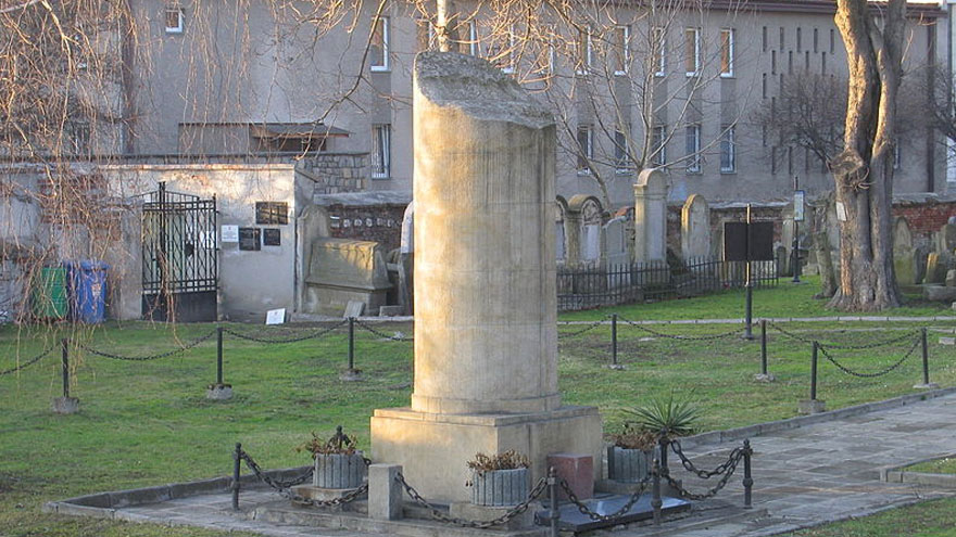 prace na terenie cmentarza zydowskiego